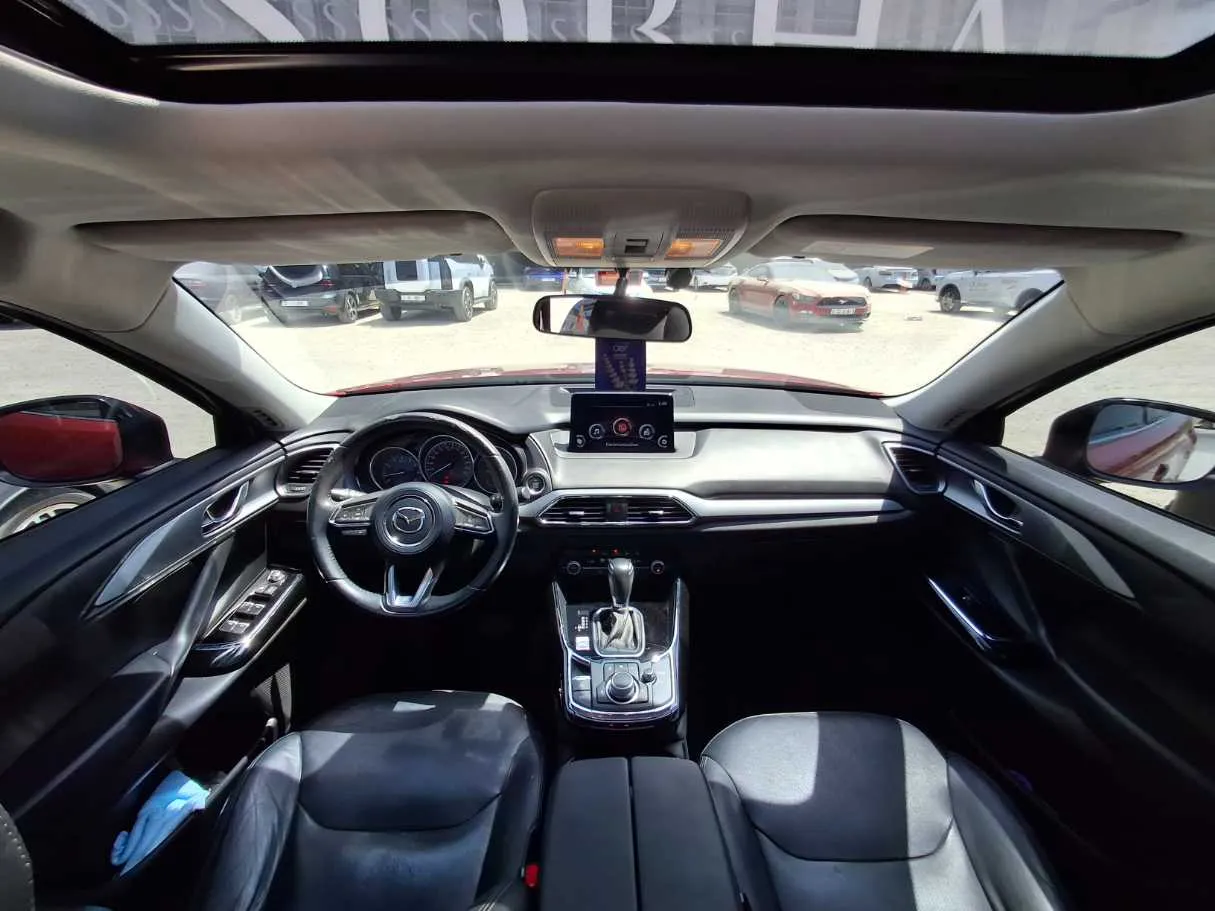 Car image 14