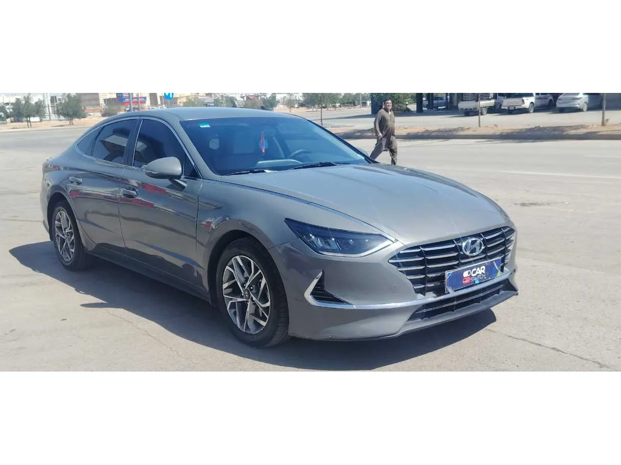 Car image 3