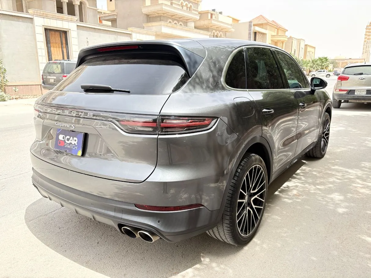Car image 5
