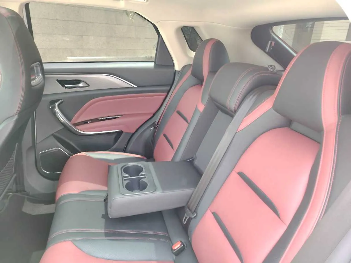 Car image 18