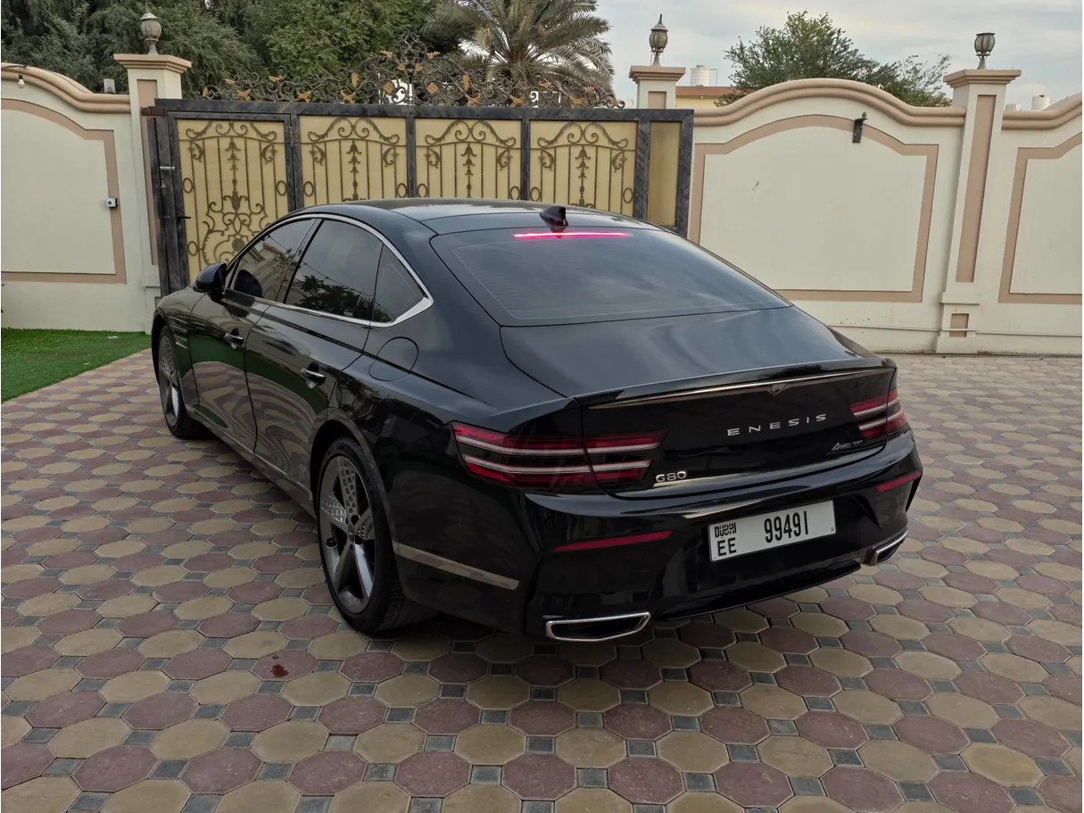Car image 4