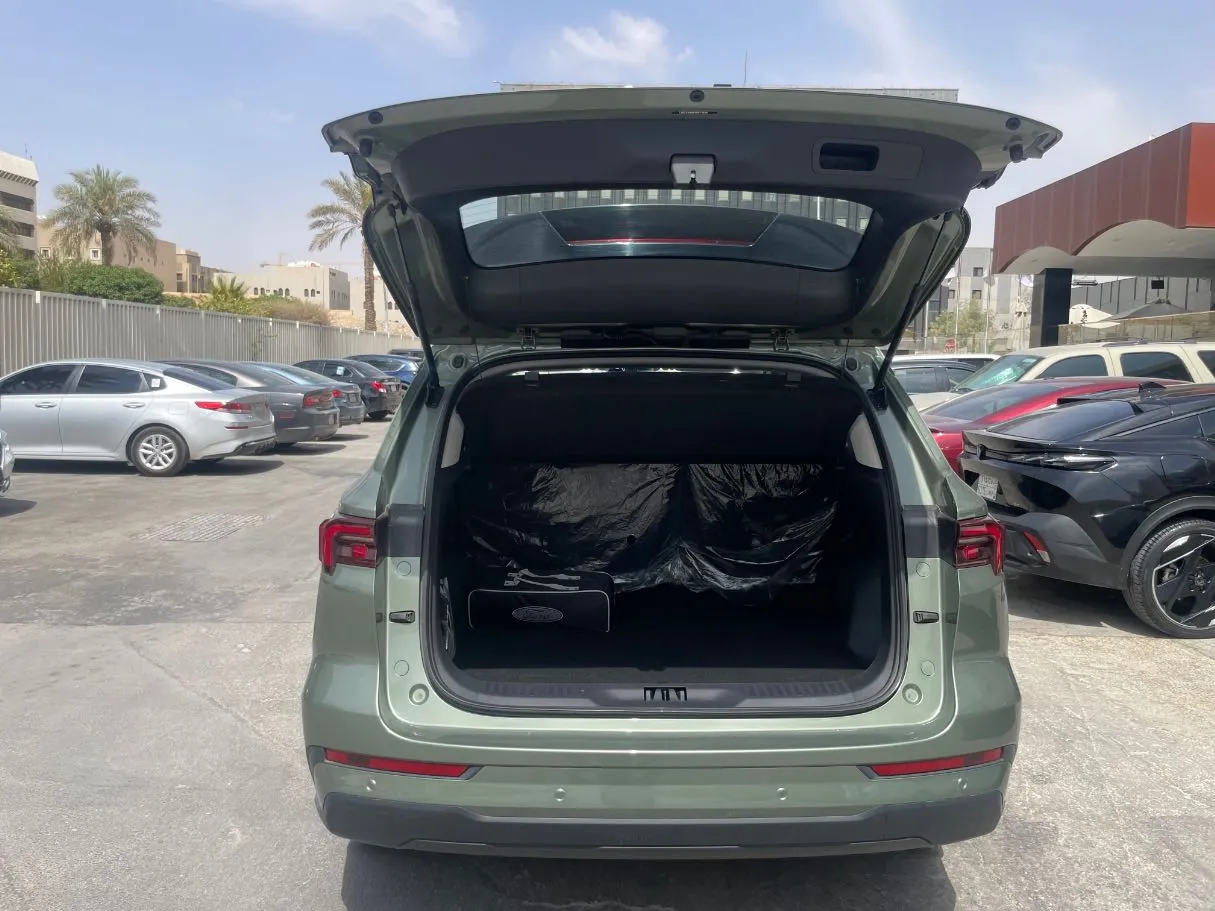 Car image 22