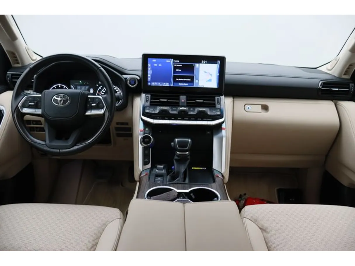 Car image 14