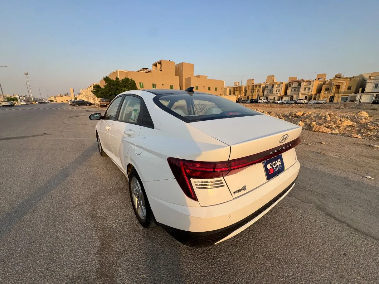 Car image 7