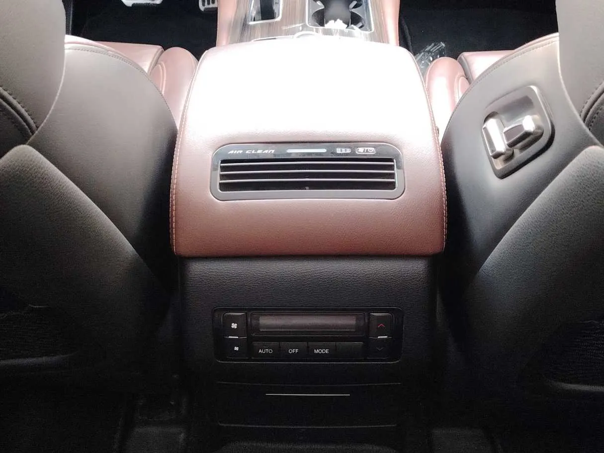 Car image 38