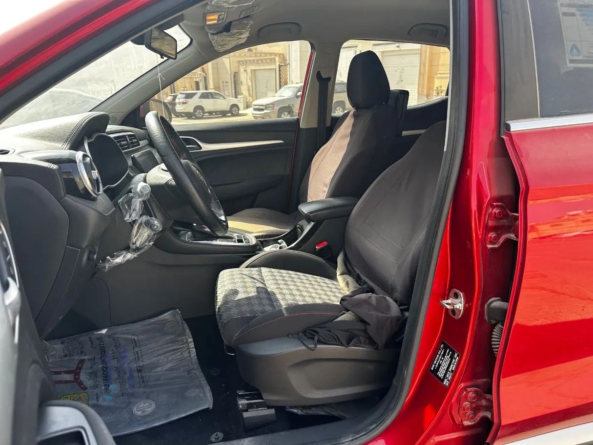 Car image 12