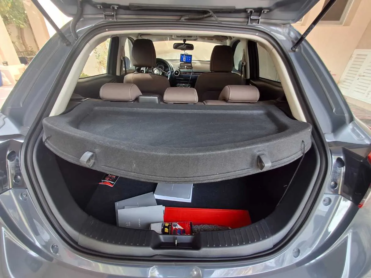 Car image 19