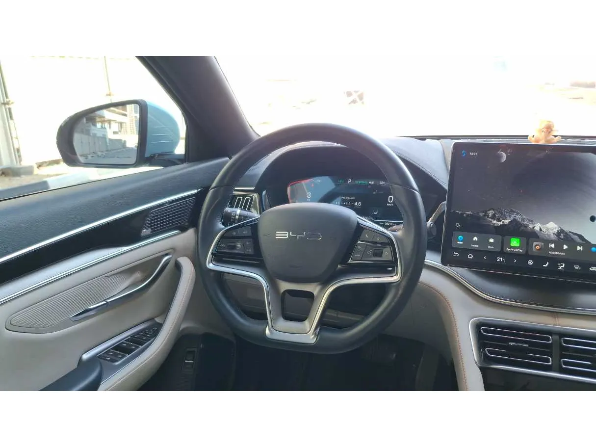 Car image 16