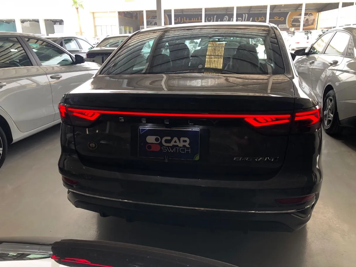 Car image 4