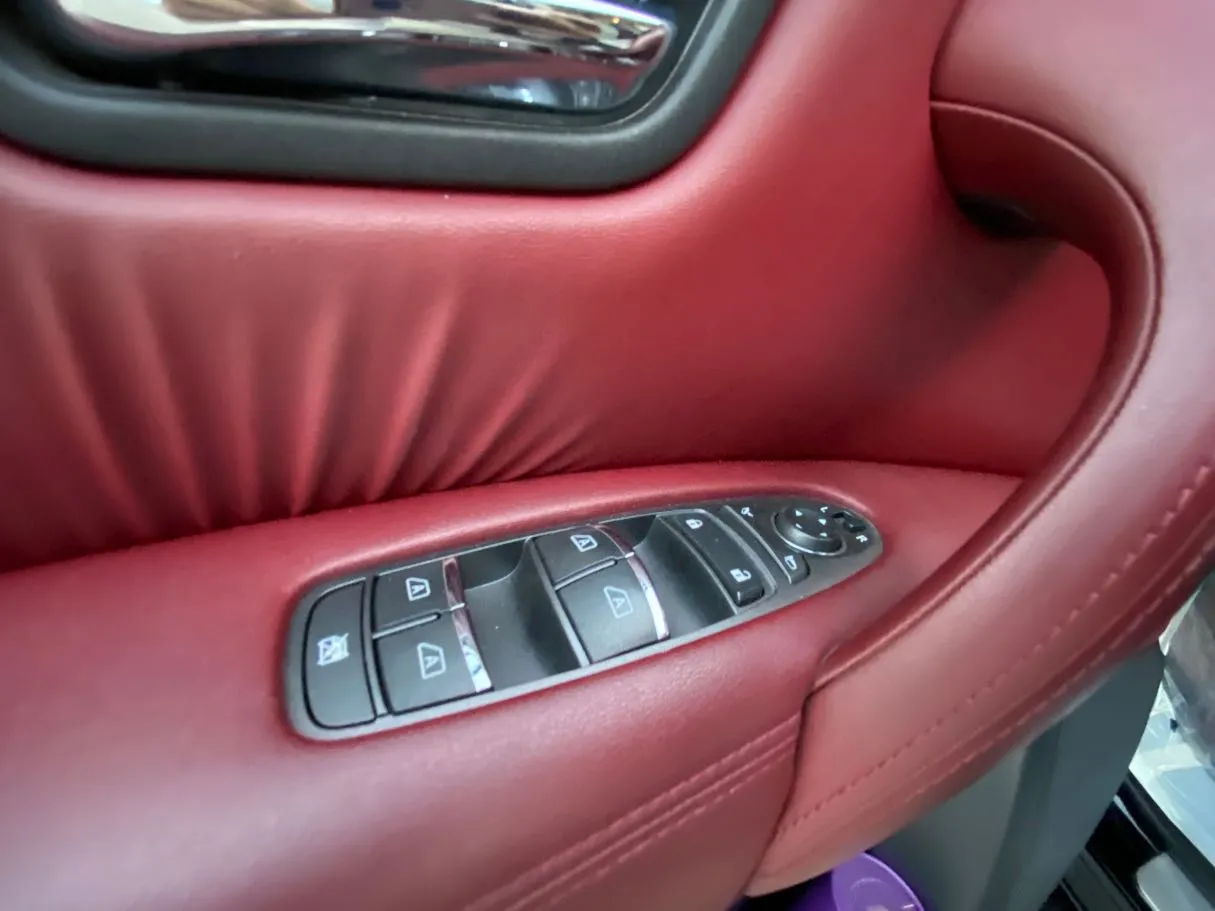 Car image 28
