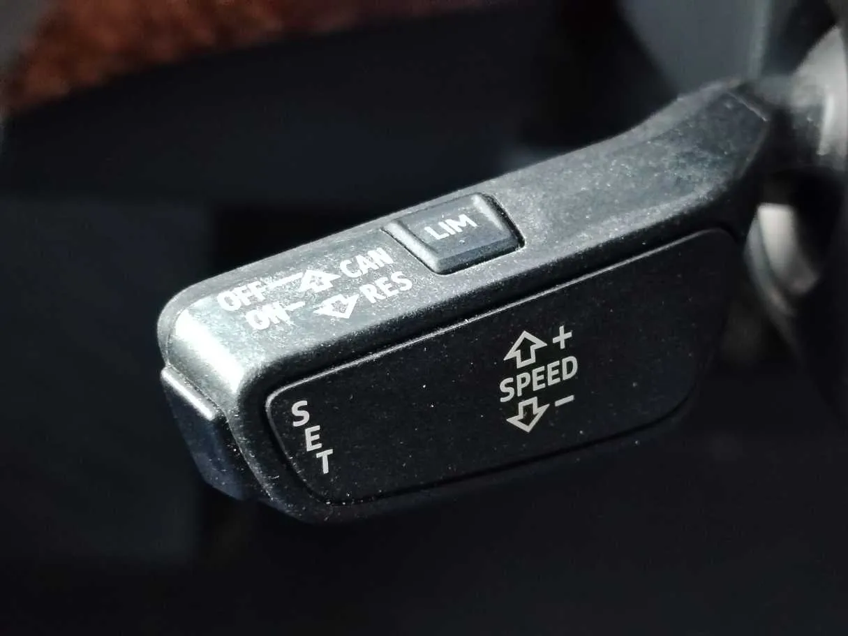 Car image 34