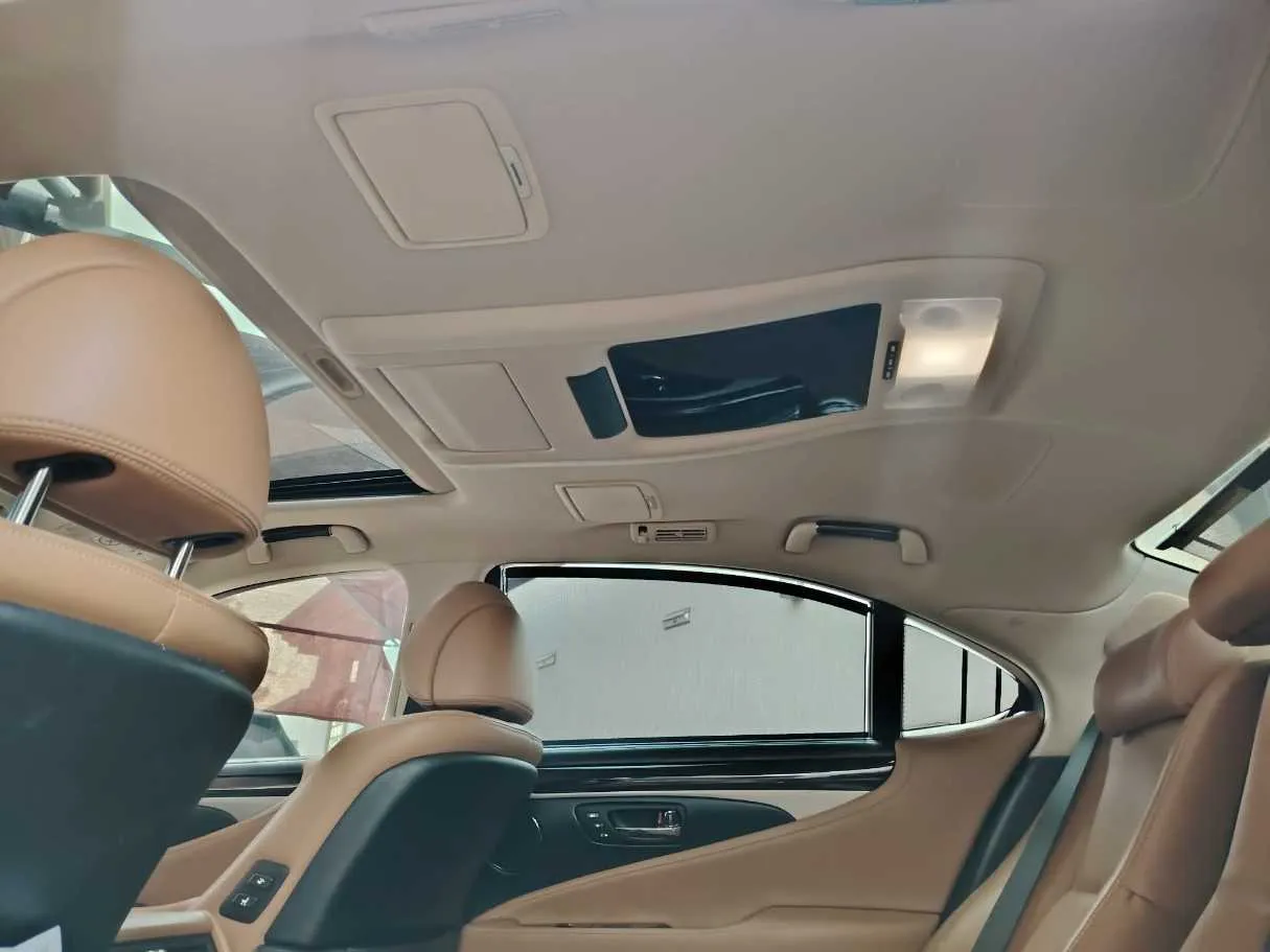 Car image 34