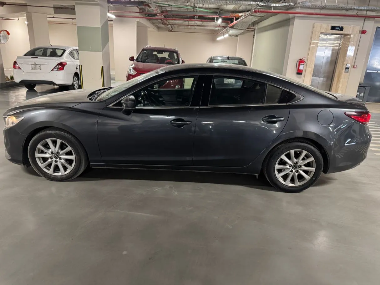 Car image 8