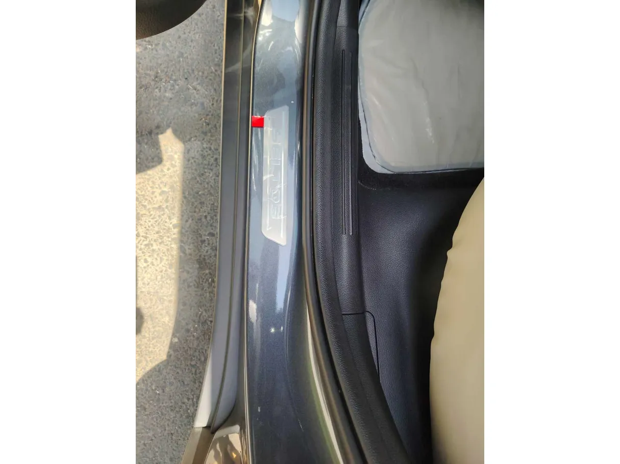 Car image 47