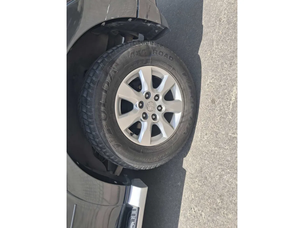 Car image 9