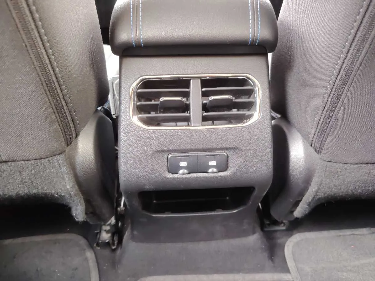 Car image 29