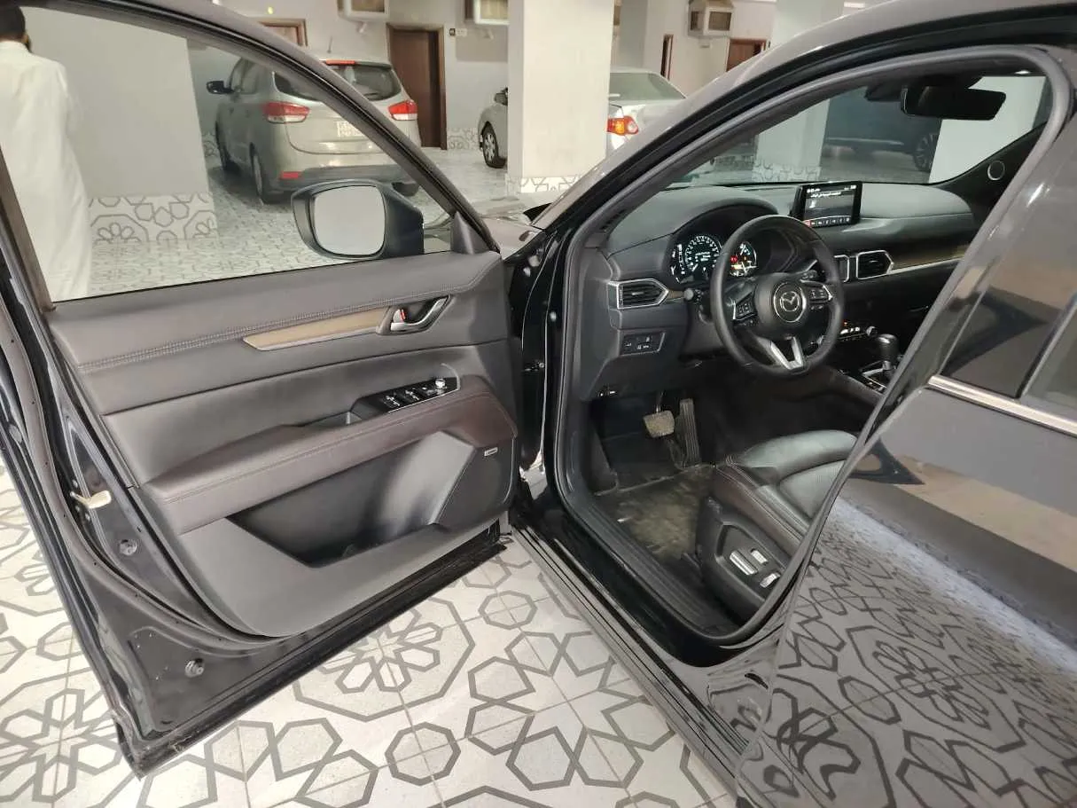 Car image 12