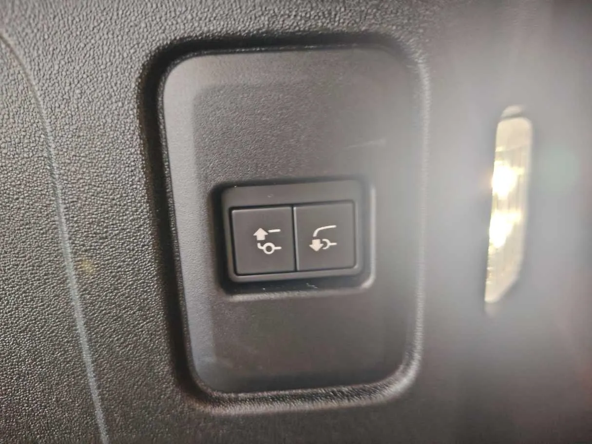 Car image 35