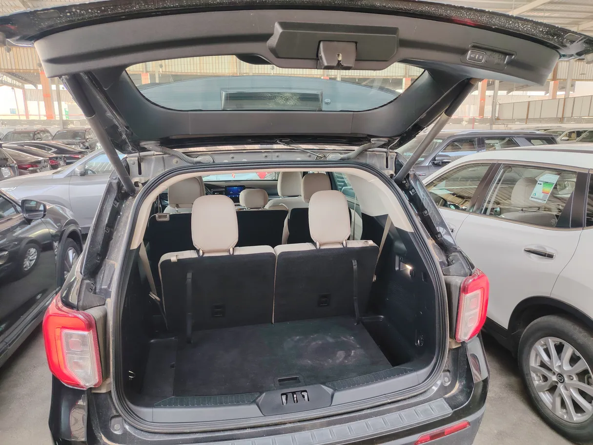 Car image 30