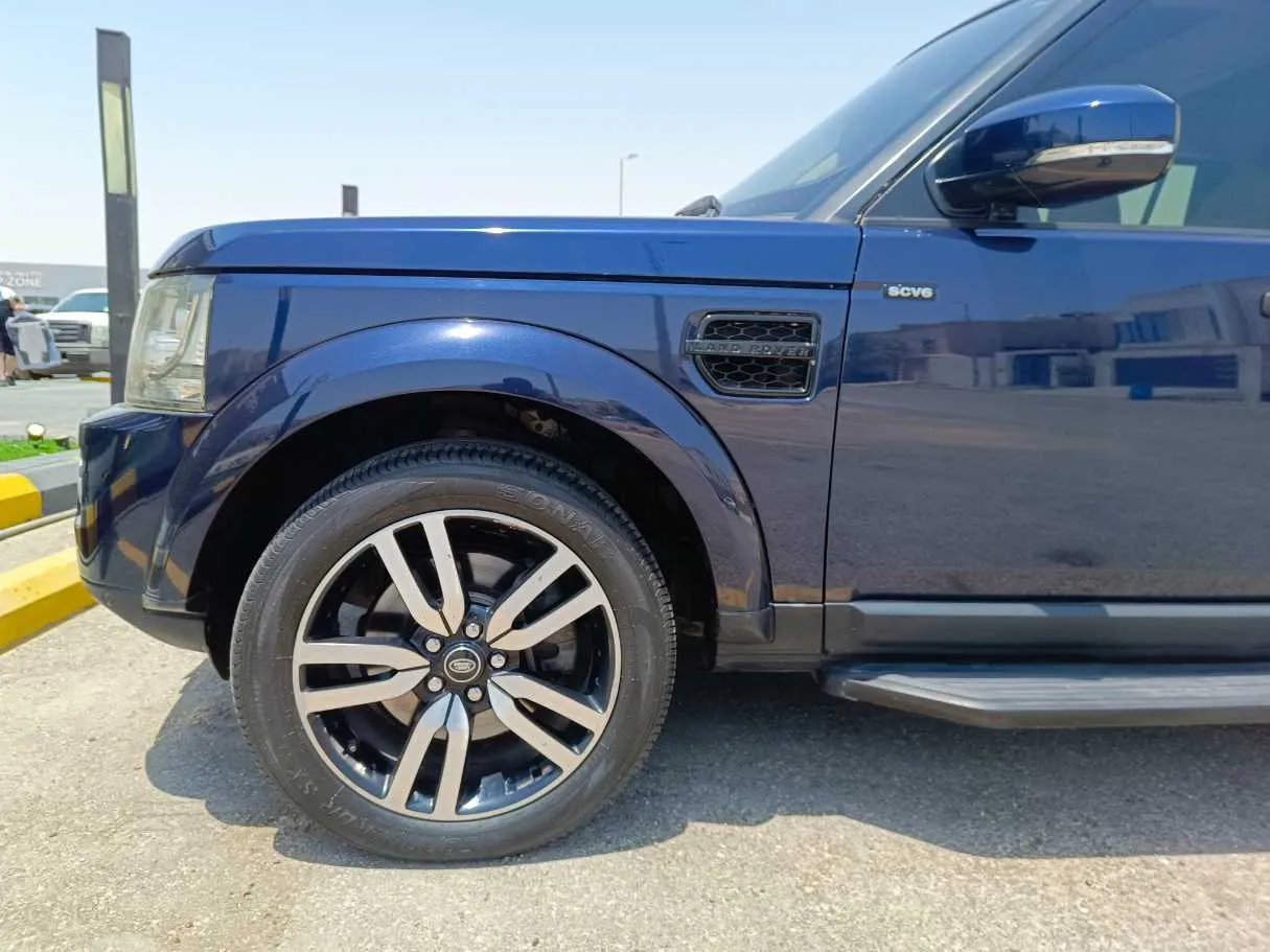 Car image 9