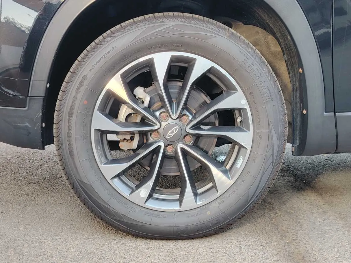 Car image 10
