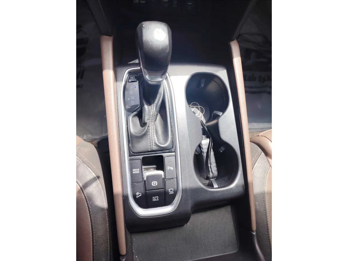 Car image 19