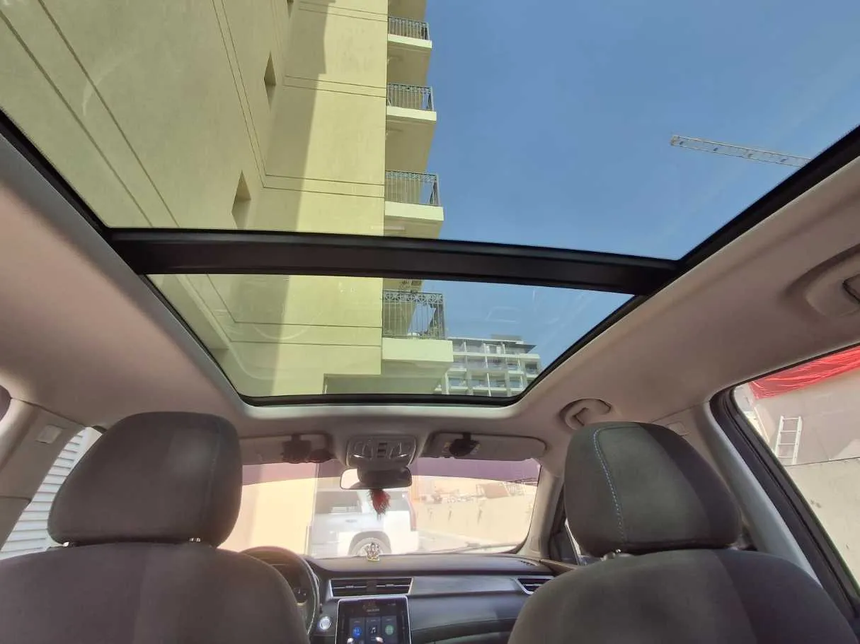 Car image 14