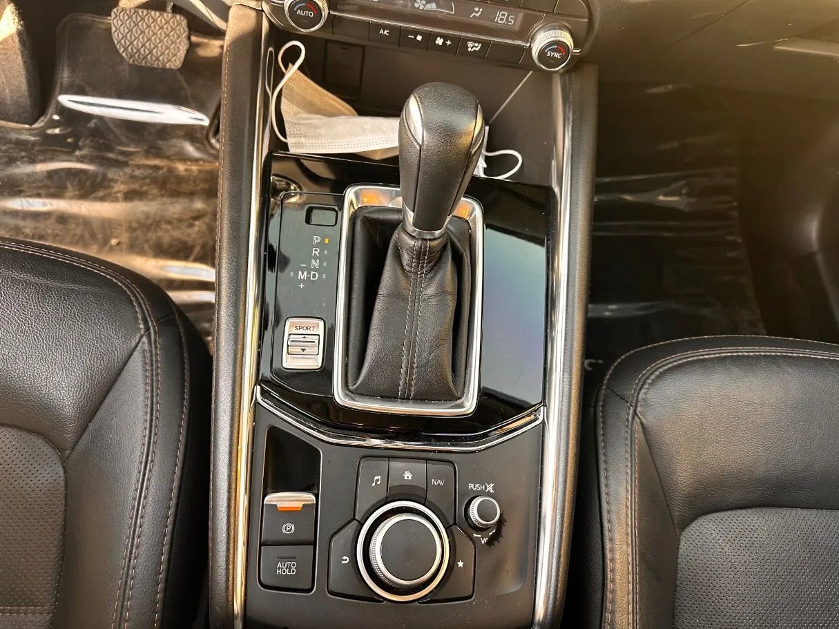 Car image 18