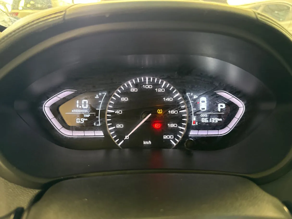 Car image 13