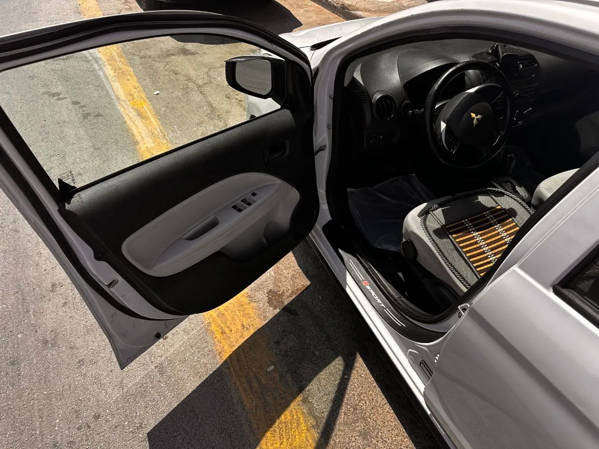 Car image 10