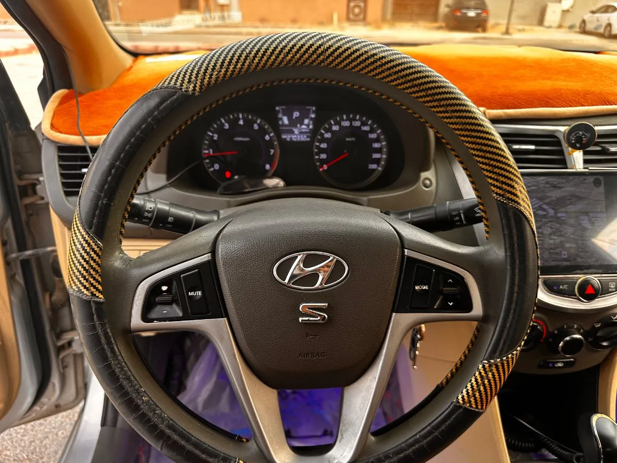 Car image 19