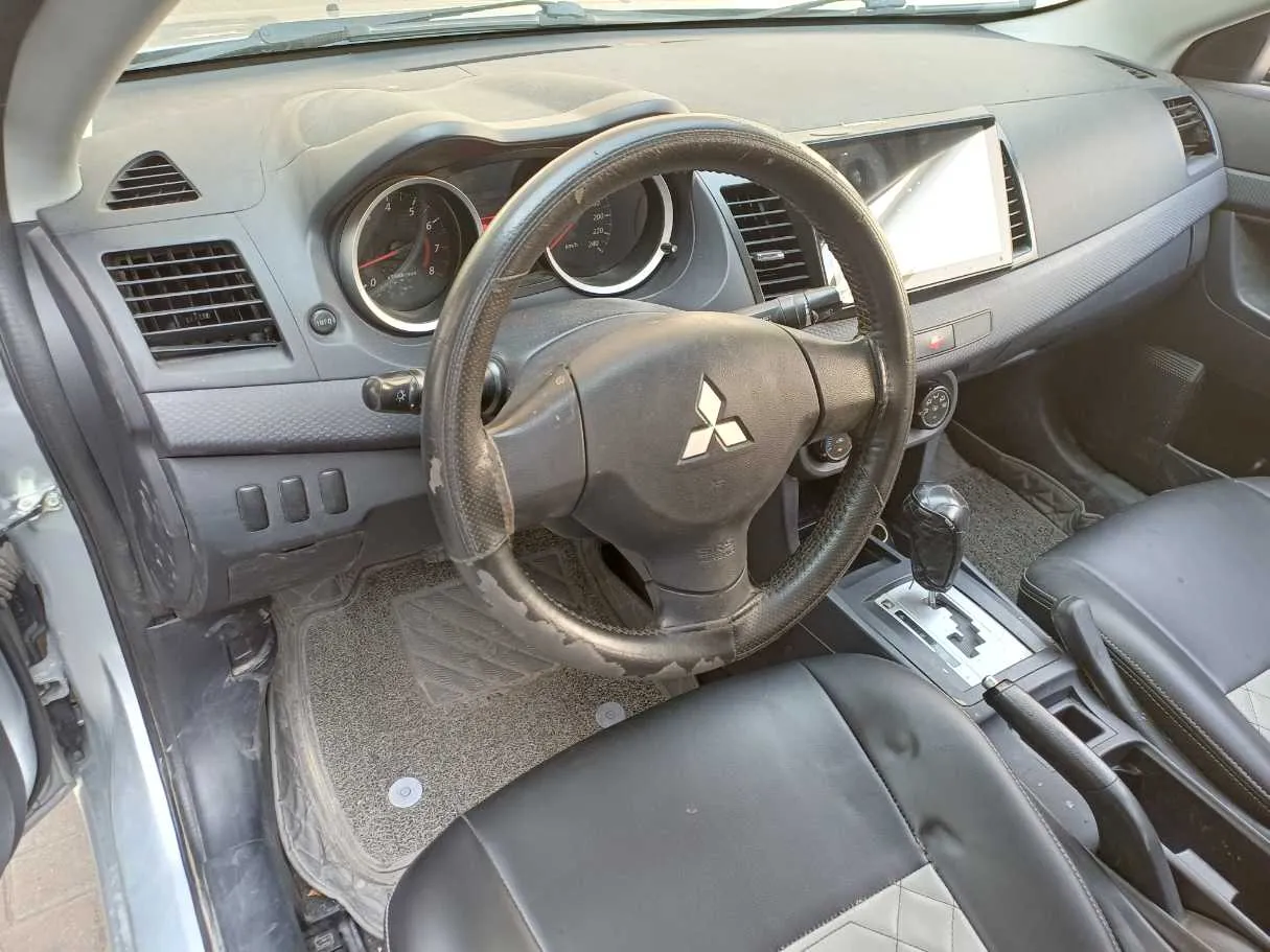 Car image 11