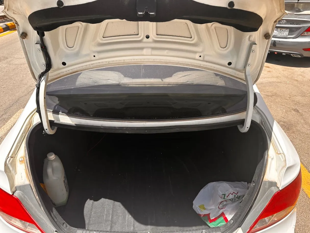 Car image 21