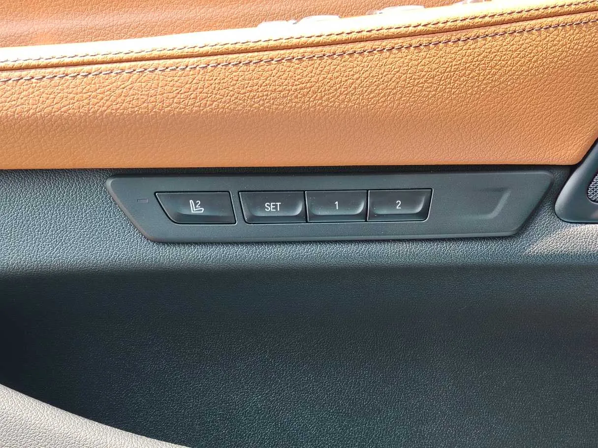 Car image 36