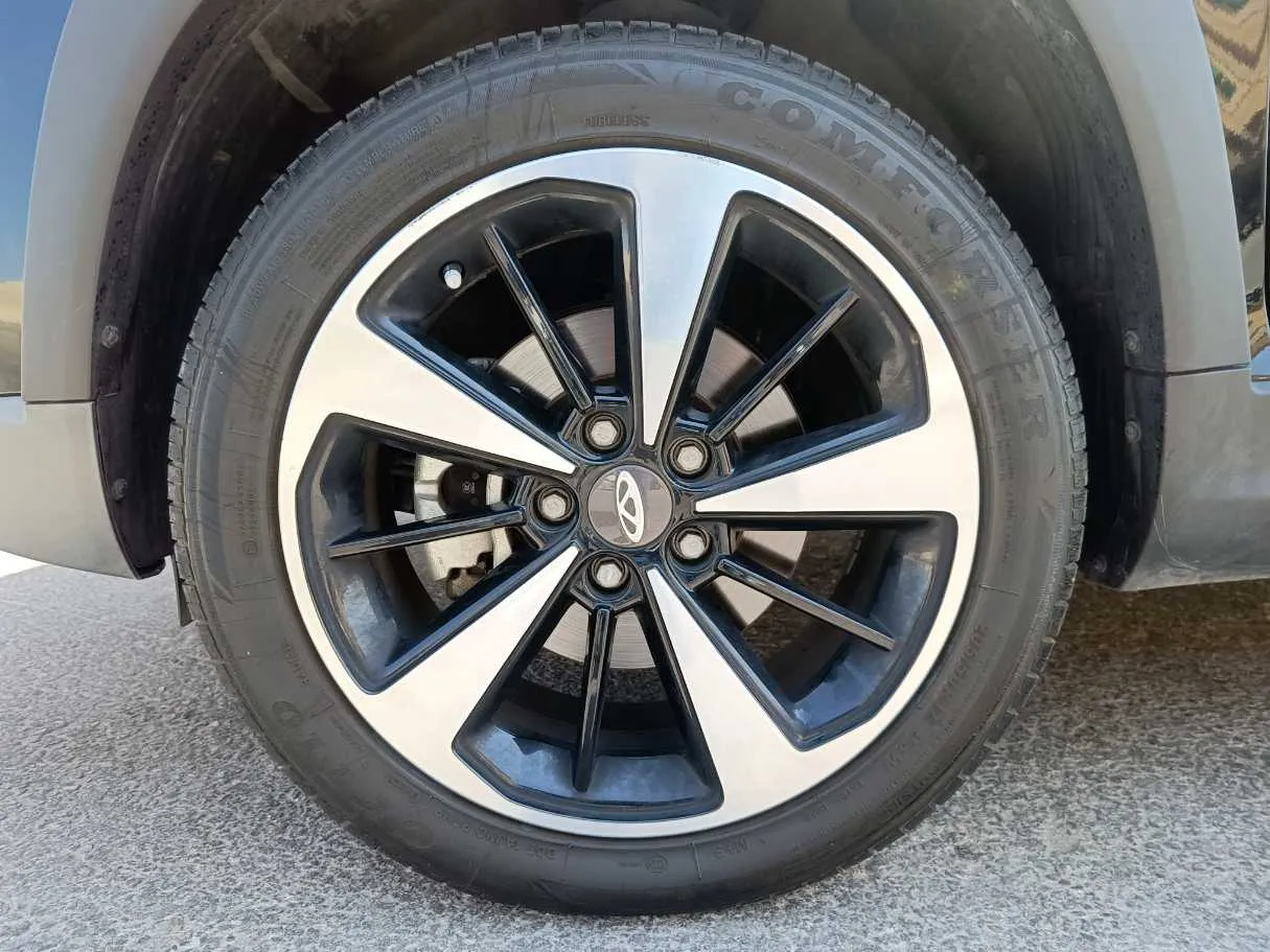 Car image 10