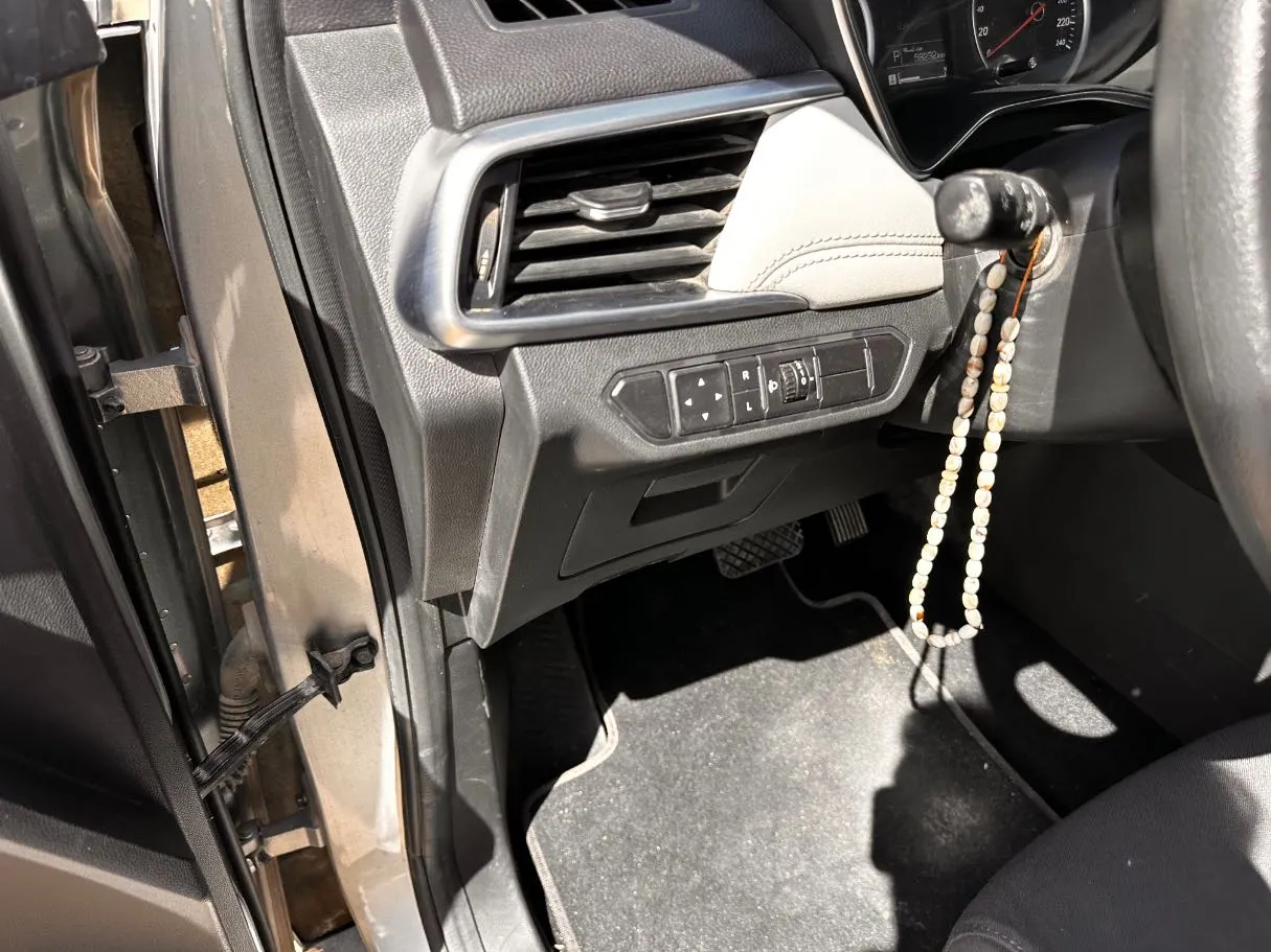 Car image 23