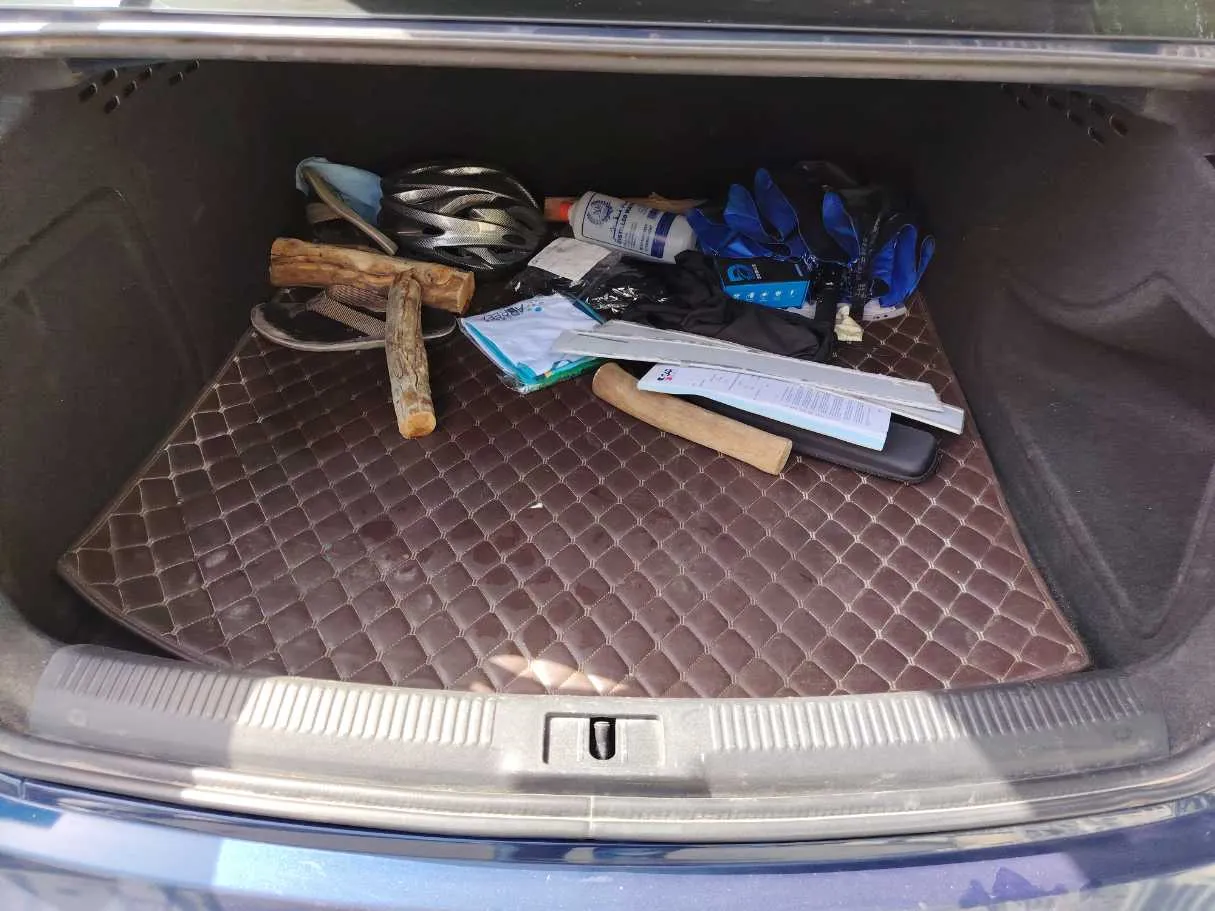 Car image 24