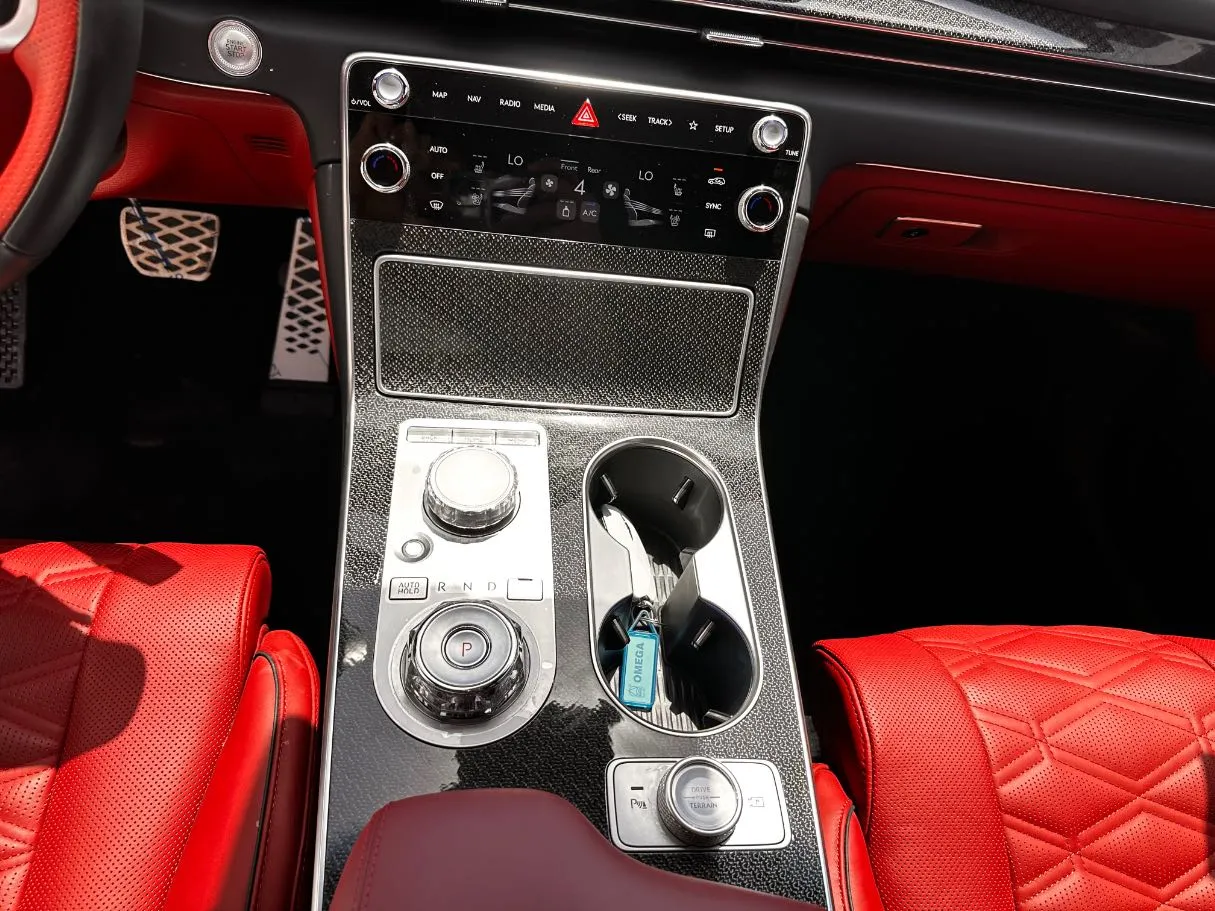 Car image 19