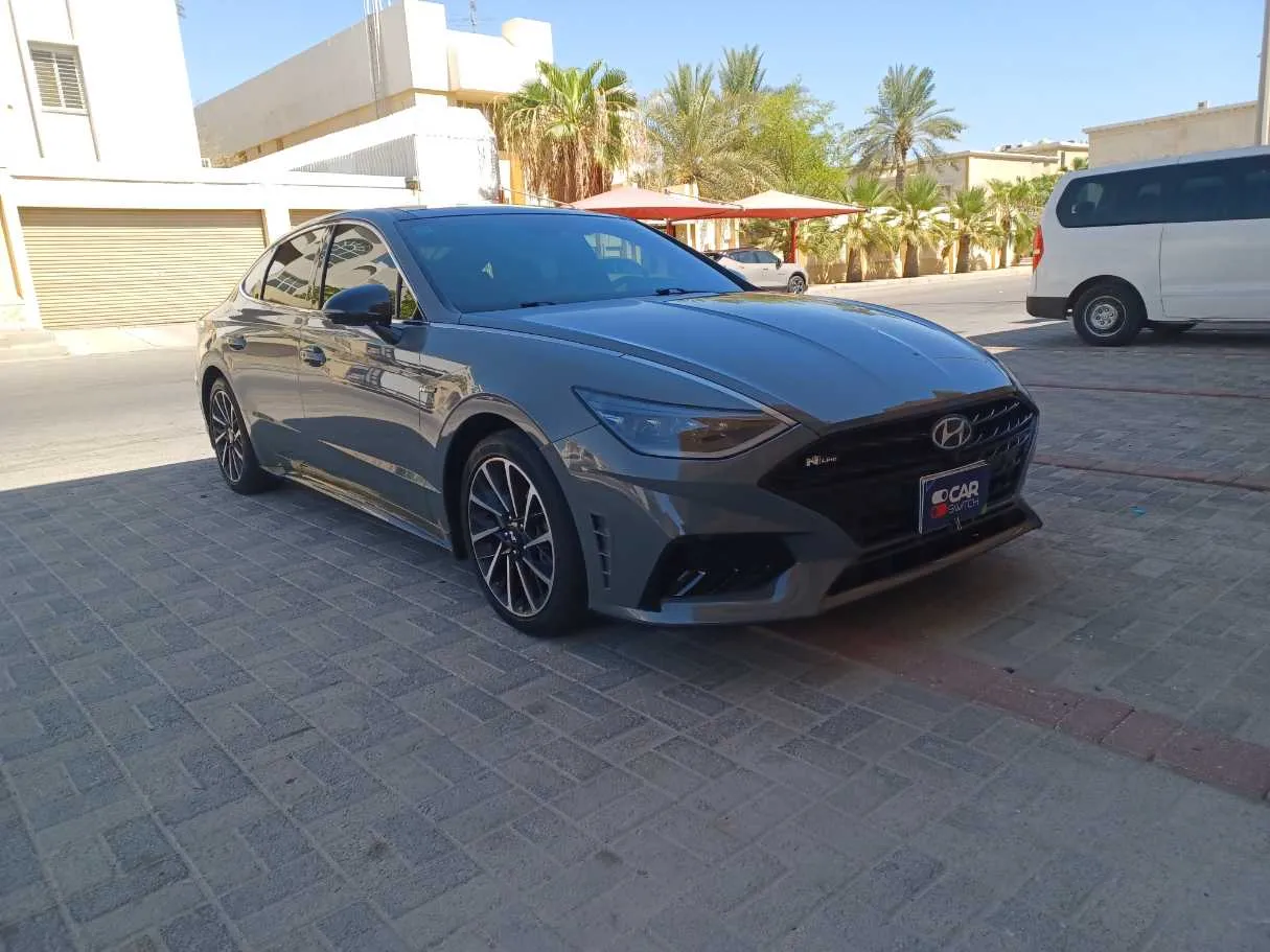 Car image 3