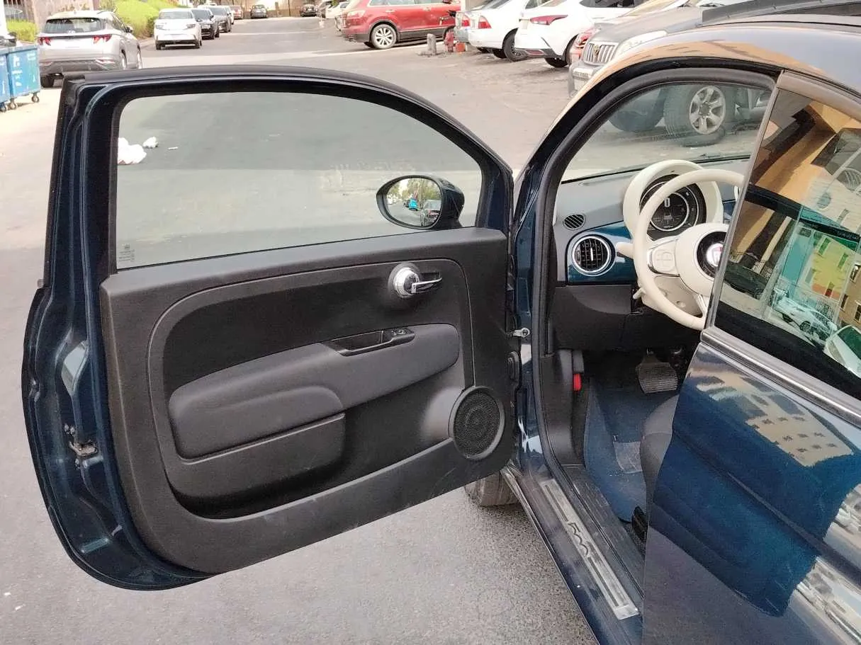 Car image 14