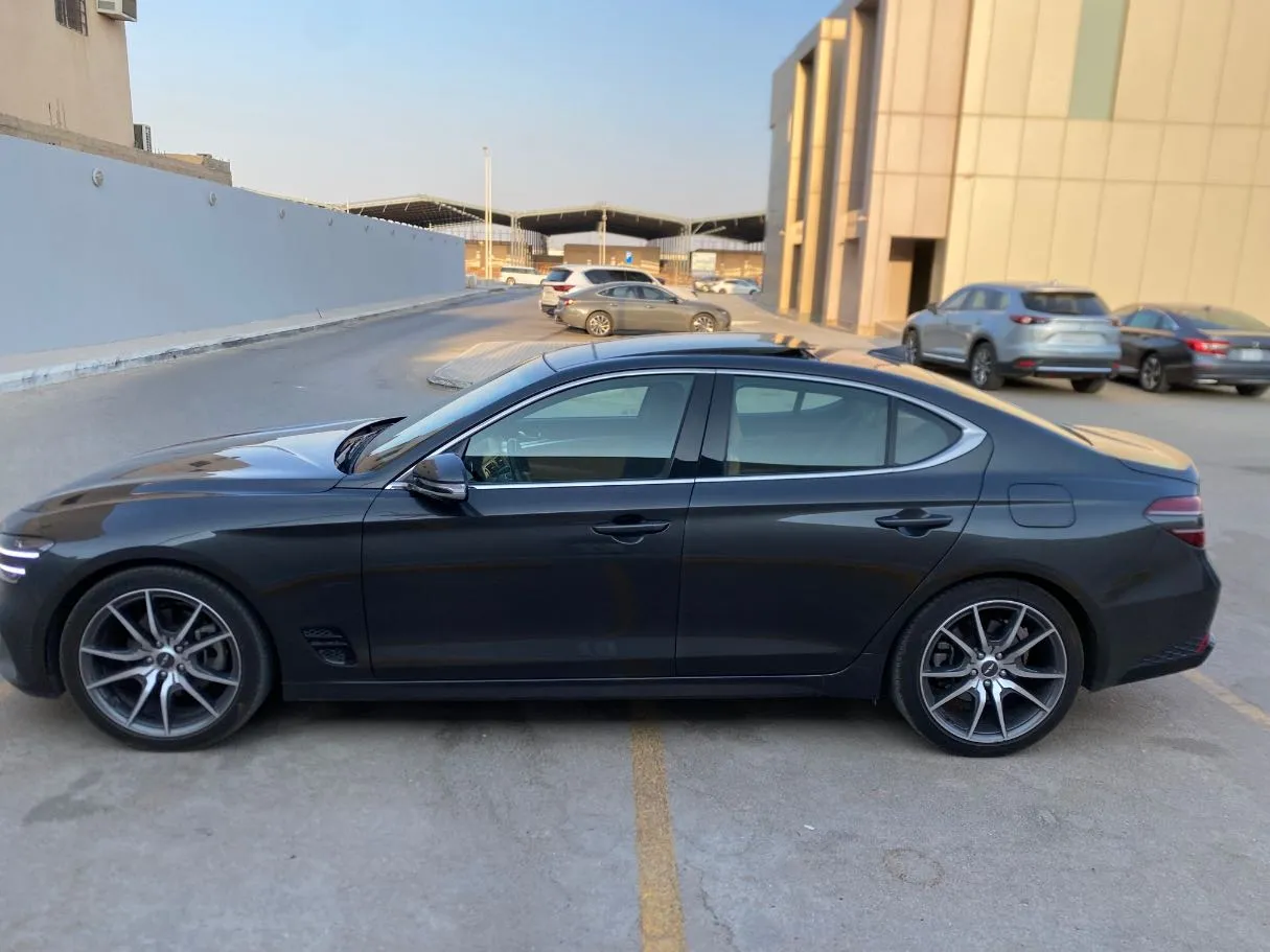 Car image 8