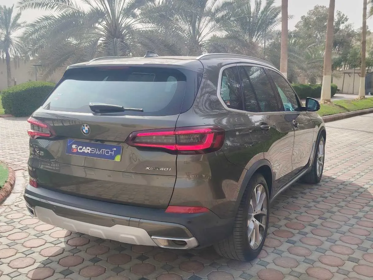 Car image 5