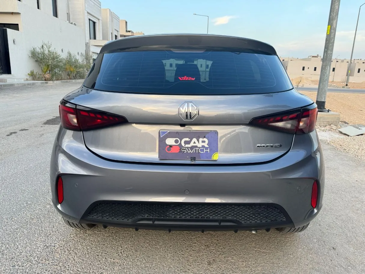 Car image 6
