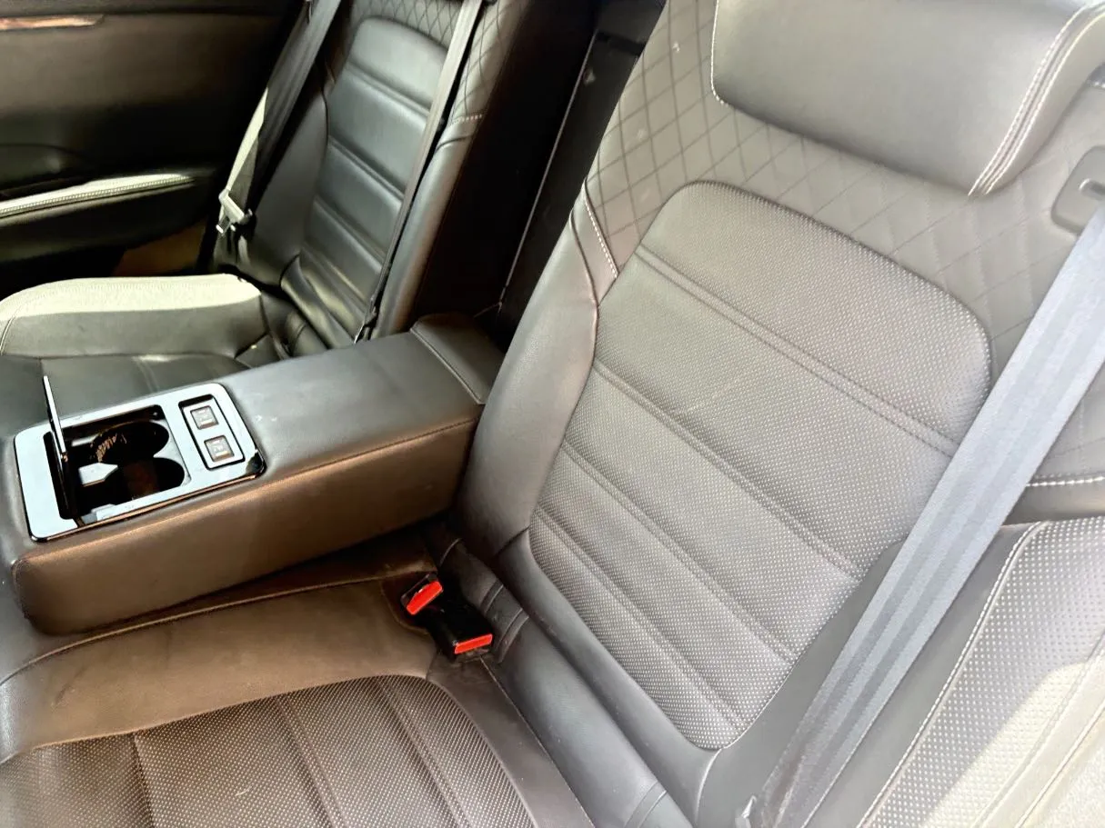 Car image 16