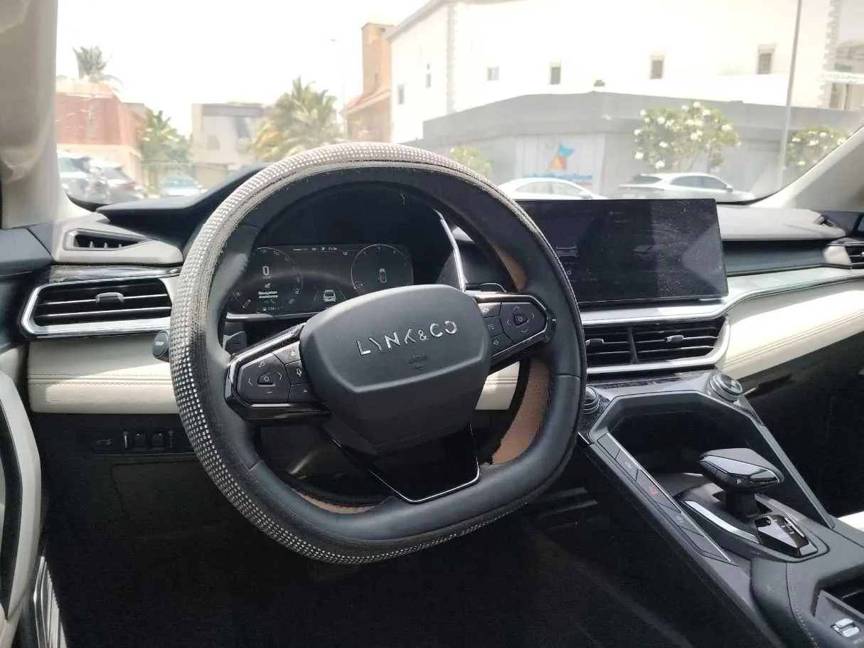 Car image 26