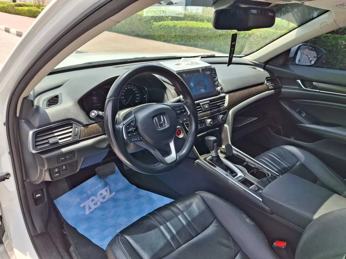 Car image 11