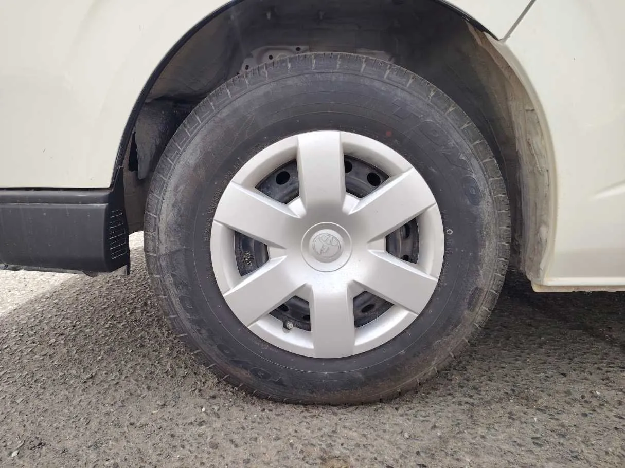 Car image 9