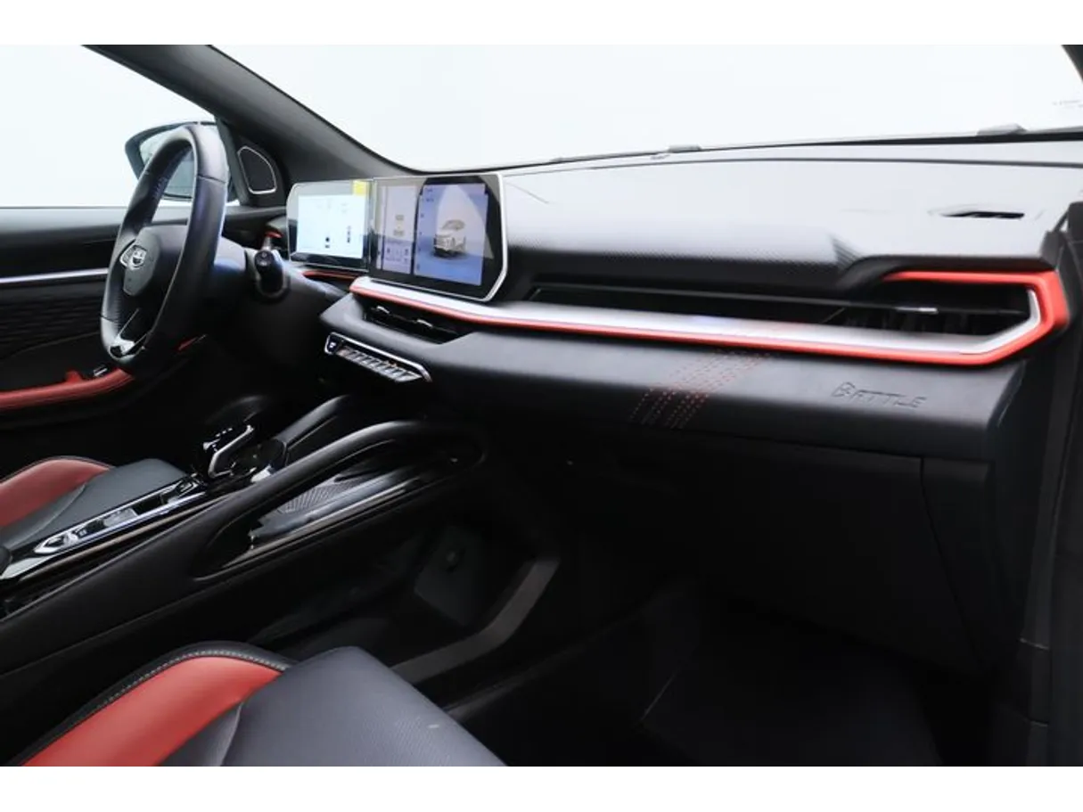 Car image 10
