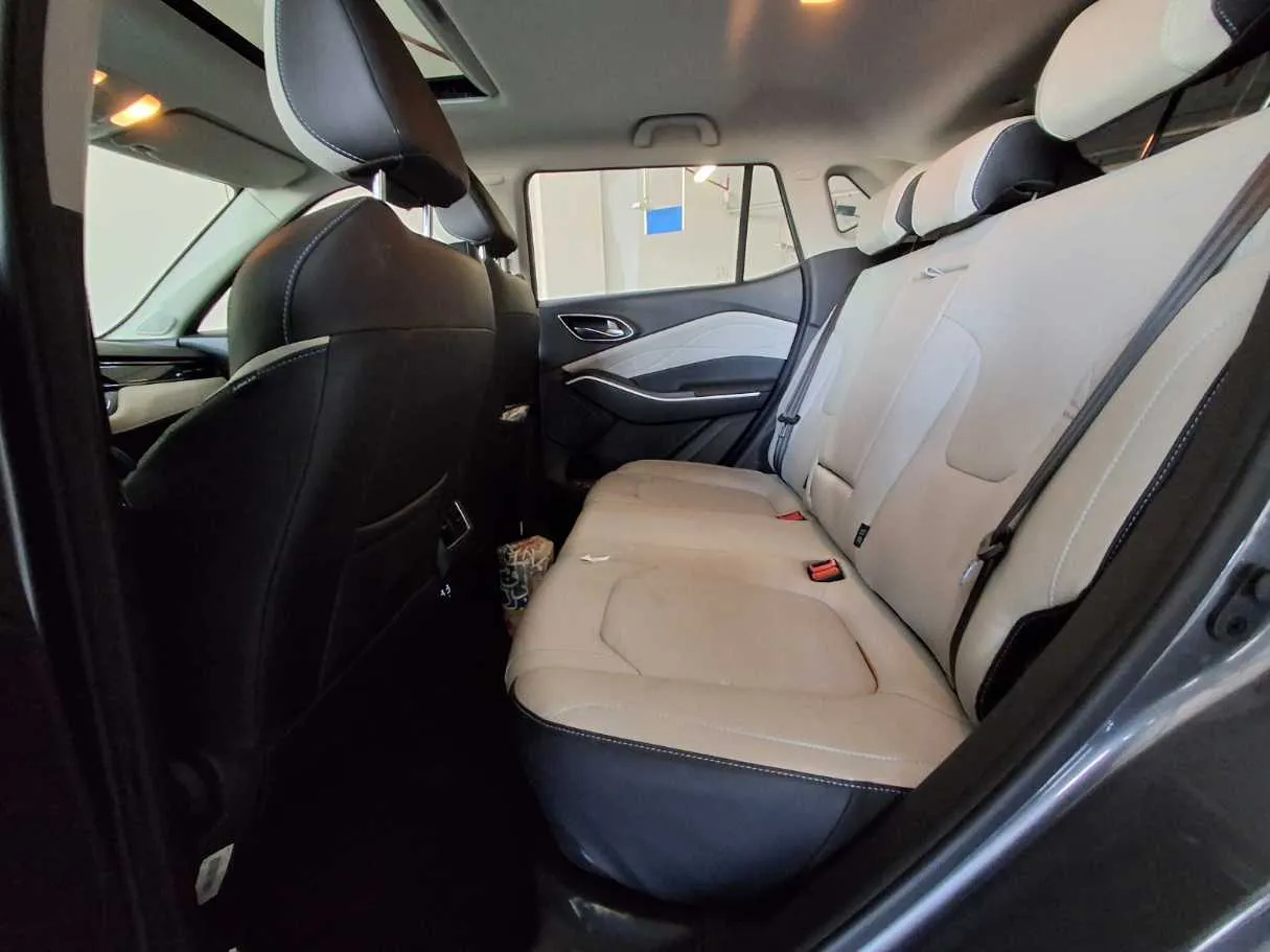Car image 13