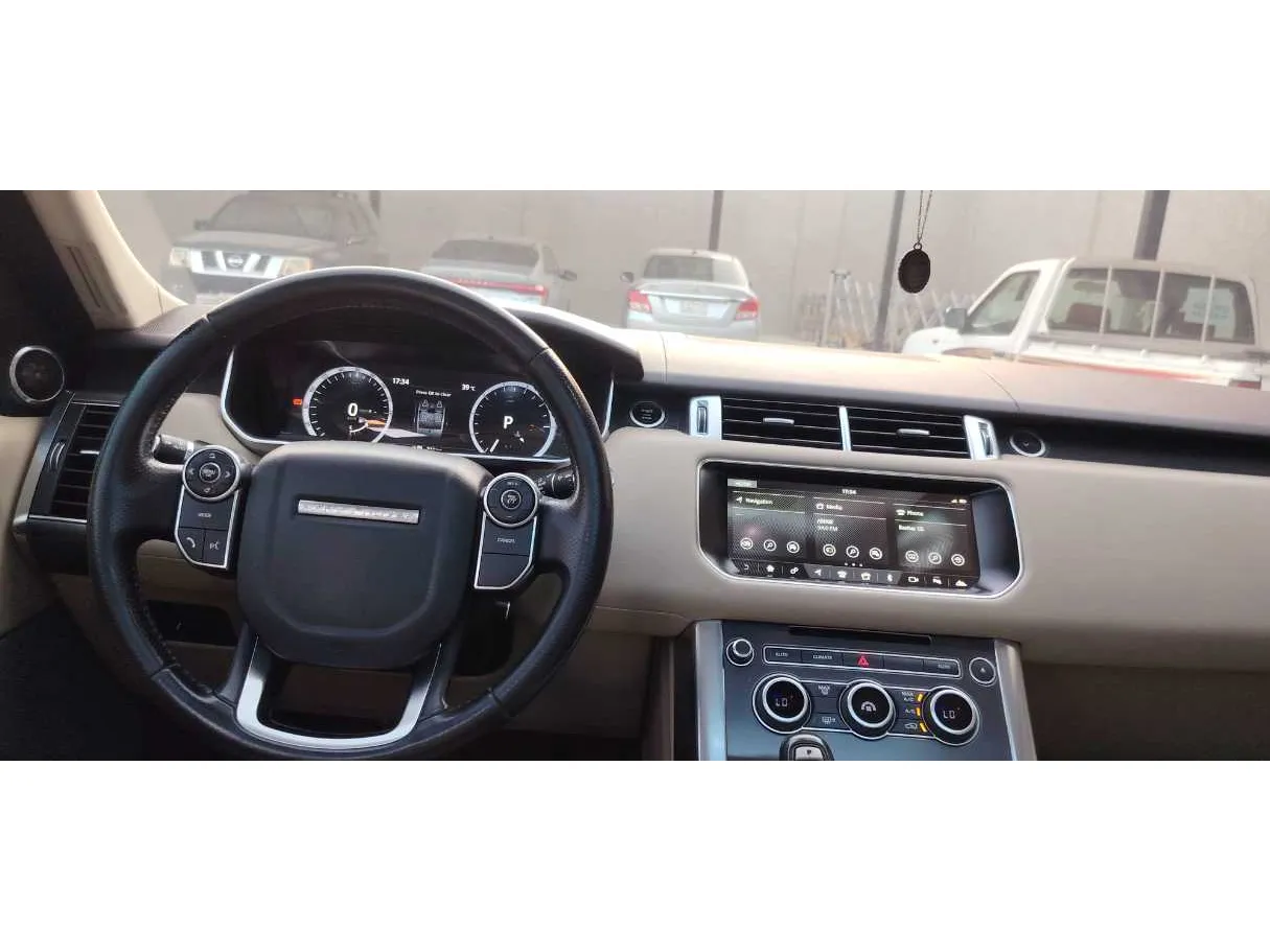 Car image 19